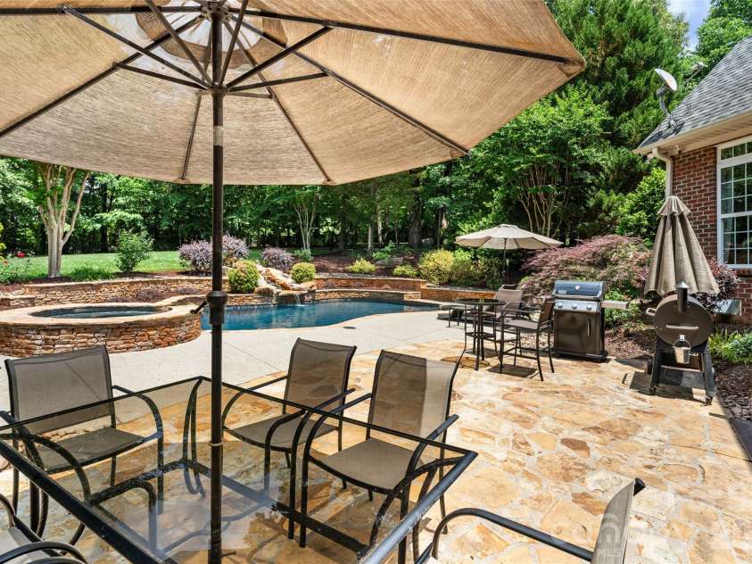 211 Anniston Way, Davidson, NC 28036.  MLS# CAR4384923, YatesRealty ID 28034. 