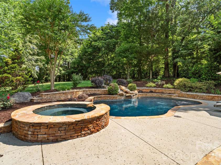 211 Anniston Way, Davidson, NC 28036.  MLS# CAR4384923, YatesRealty ID 28034. 