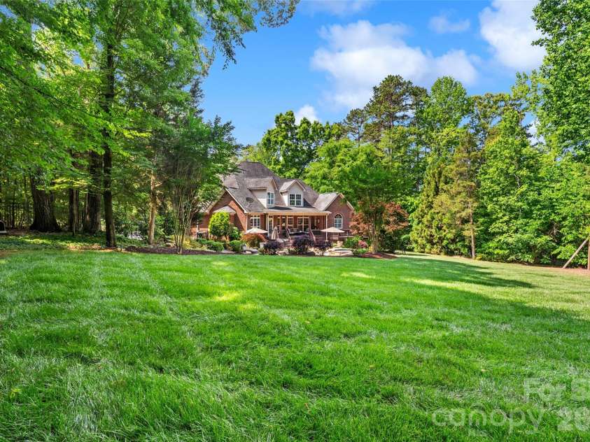 211 Anniston Way, Davidson, NC 28036.  MLS# CAR4384923, YatesRealty ID 28034. 