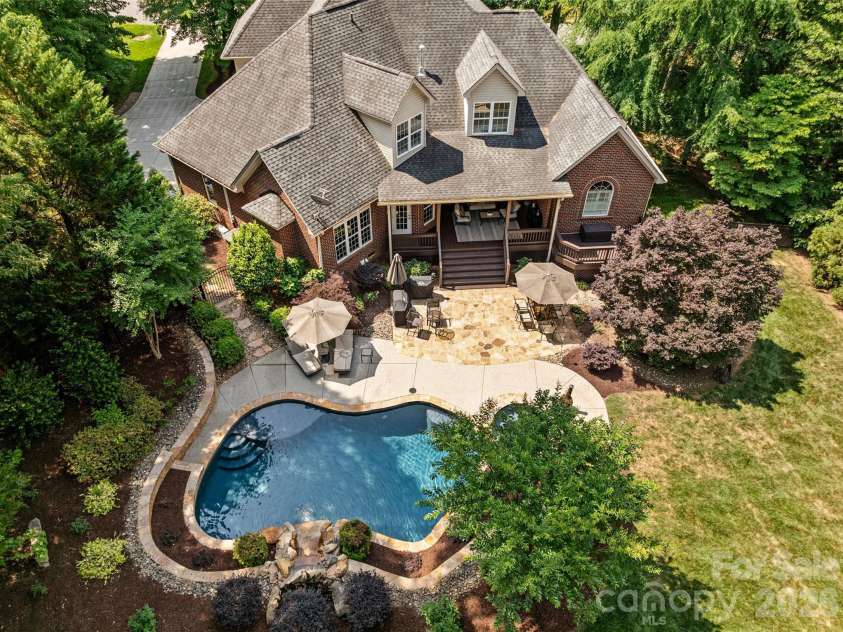 211 Anniston Way, Davidson, NC 28036.  MLS# CAR4384923, YatesRealty ID 28034. 