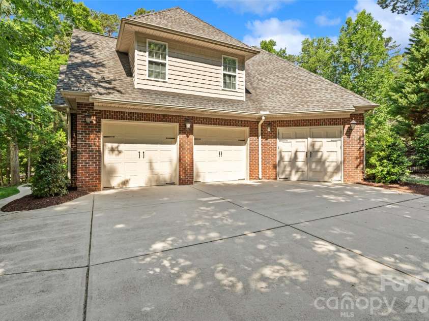 211 Anniston Way, Davidson, NC 28036.  MLS# CAR4384923, YatesRealty ID 28034. 