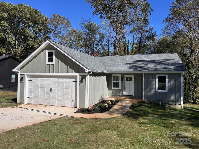 116 39th Avenue Court, Hickory, NC 28601.  MLS# CAR4314973, YatesRealty ID 28037. 