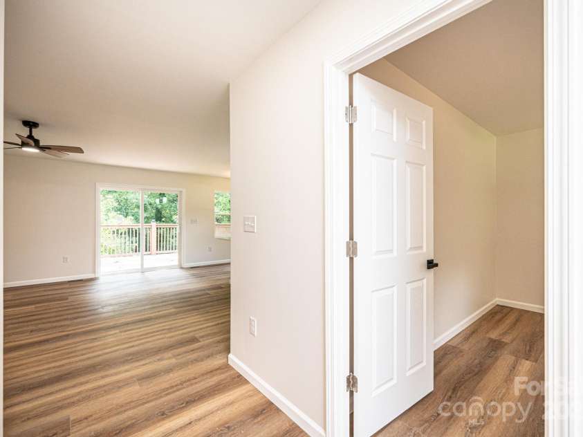 116 39th Avenue Court, Hickory, NC 28601.  MLS# CAR4314973, YatesRealty ID 28037. 