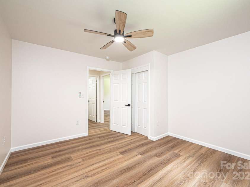 116 39th Avenue Court, Hickory, NC 28601.  MLS# CAR4314973, YatesRealty ID 28037. 