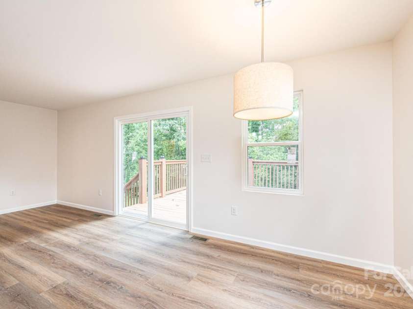 116 39th Avenue Court, Hickory, NC 28601.  MLS# CAR4321566, YatesRealty ID 28037. 