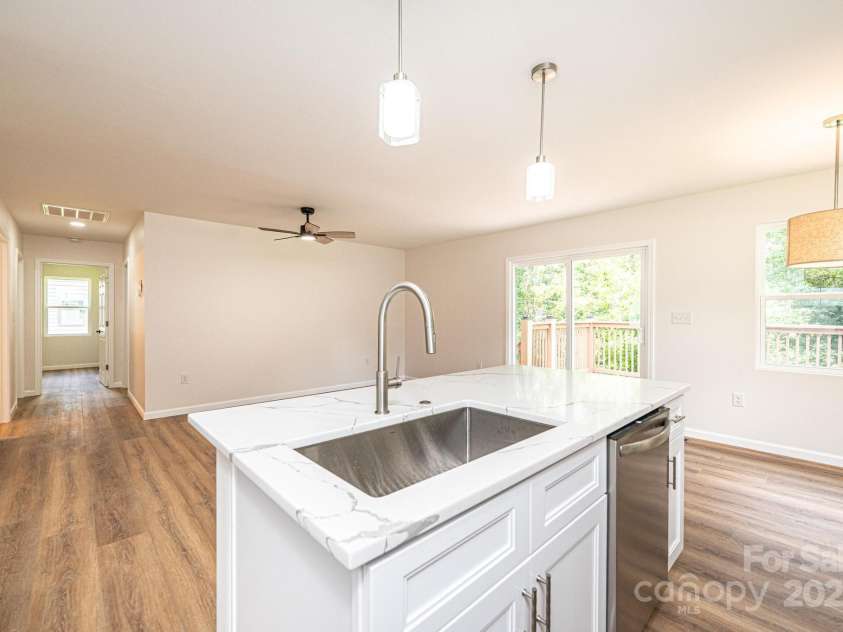 116 39th Avenue Court, Hickory, NC 28601.  MLS# CAR4321566, YatesRealty ID 28037. 