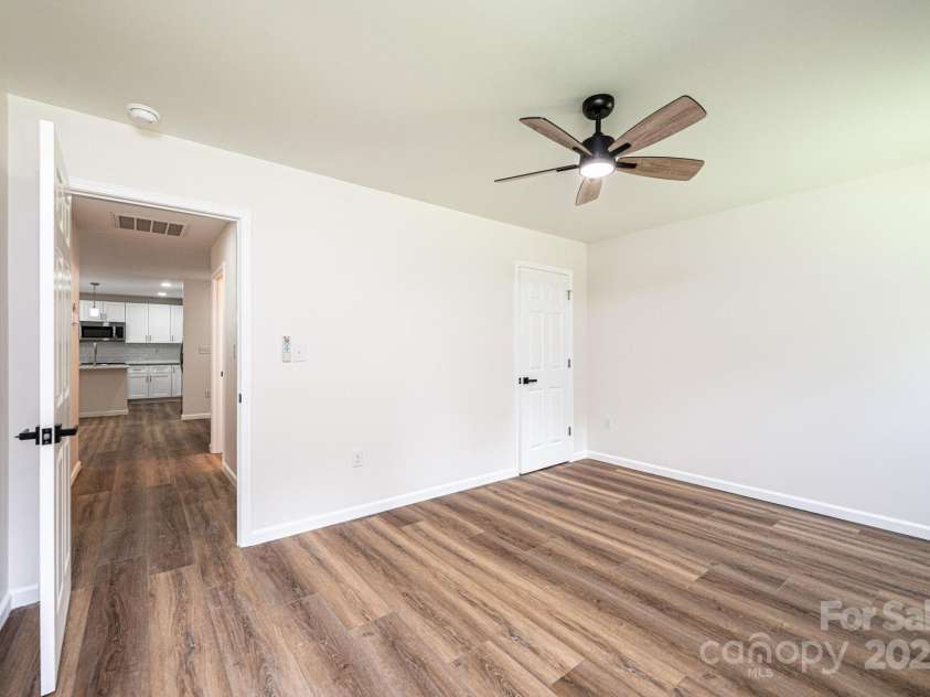 116 39th Avenue Court, Hickory, NC 28601.  MLS# CAR4321566, YatesRealty ID 28037. 