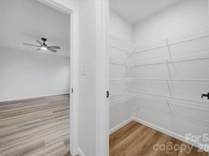 116 39th Avenue Court, Hickory, NC 28601.  MLS# CAR4321566, YatesRealty ID 28037. 