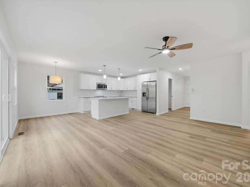 116 39th Avenue Court, Hickory, NC 28601.  MLS# CAR4321566, YatesRealty ID 28037. 