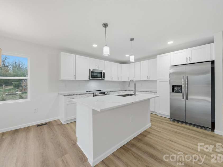 116 39th Avenue Court, Hickory, NC 28601.  MLS# CAR4321566, YatesRealty ID 28037. 