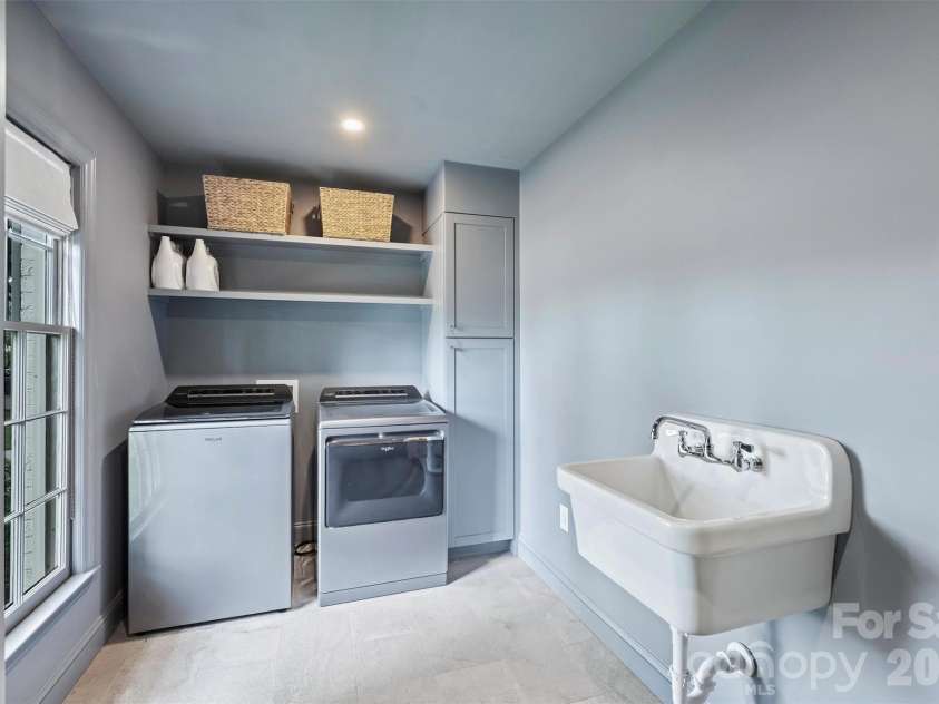 601 Lansdowne Road, Charlotte, NC 28270.  MLS# CAR4388769, YatesRealty ID 28037. Mudroom / Laundry Room
