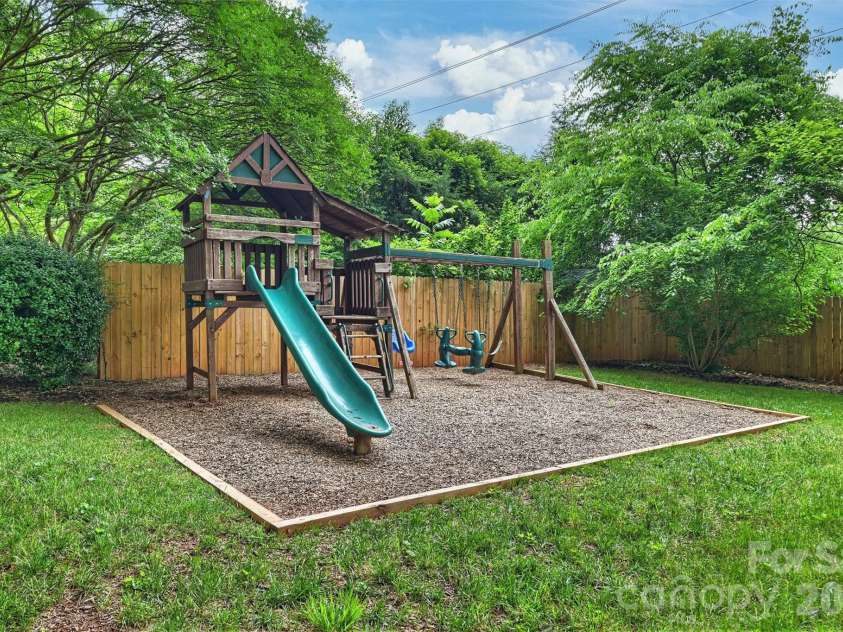 601 Lansdowne Road, Charlotte, NC 28270.  MLS# CAR4388769, YatesRealty ID 28037. Mulched area perfect for playset!