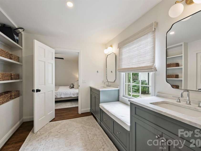 601 Lansdowne Road, Charlotte, NC 28270.  MLS# CAR4388769, YatesRealty ID 28037. Spa-like Ensuite Primary Bath