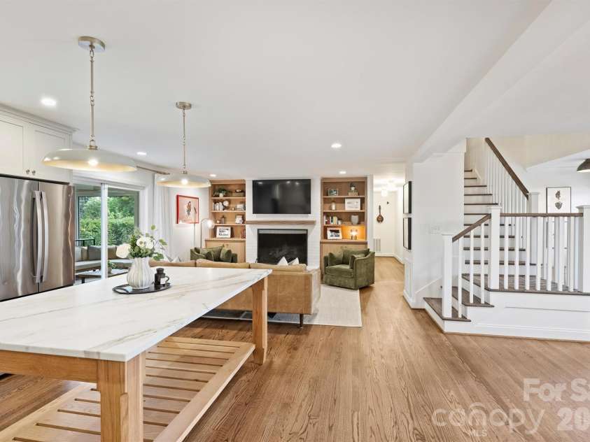 601 Lansdowne Road, Charlotte, NC 28270.  MLS# CAR4388769, YatesRealty ID 28037. The kitchen opens seamlessly into the family room.
