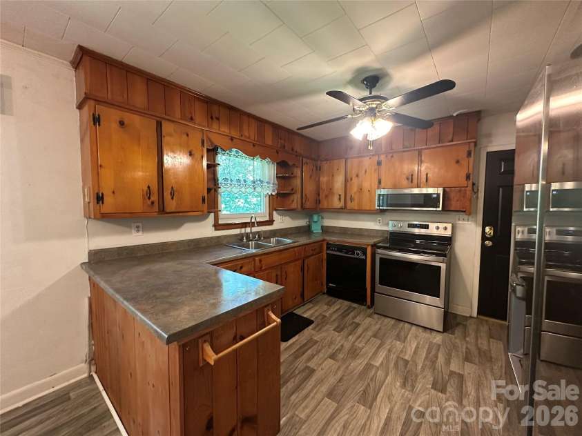 2939 Links Drive, Granite Falls, NC 28630.  MLS# CAR4389419, YatesRealty ID 28039. 