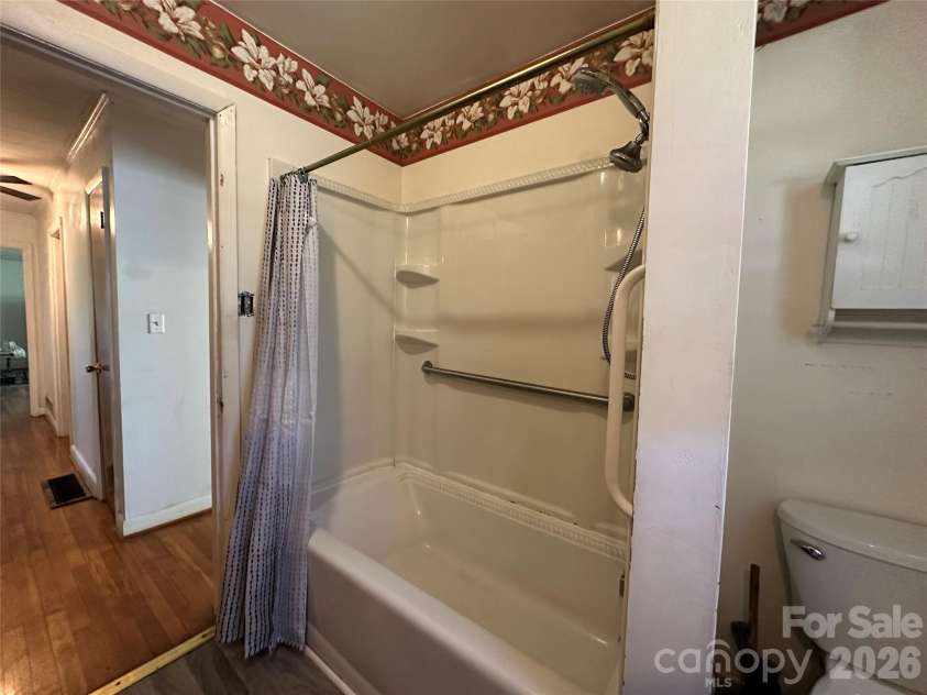 2939 Links Drive, Granite Falls, NC 28630.  MLS# CAR4389419, YatesRealty ID 28039. 