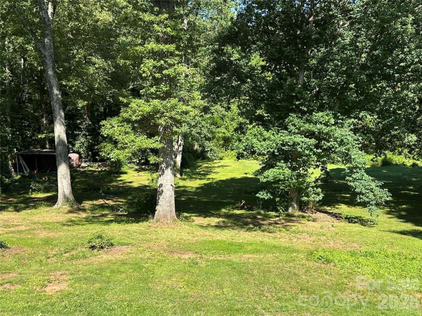 2939 Links Drive, Granite Falls, NC 28630.  MLS# CAR4389419, YatesRealty ID 28039. 