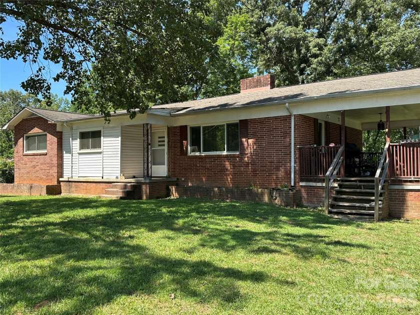 2939 Links Drive, Granite Falls, NC 28630.  MLS# CAR4389419, YatesRealty ID 28039. 