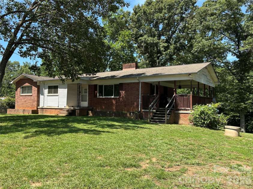 2939 Links Drive, Granite Falls, NC 28630.  MLS# CAR4389419, YatesRealty ID 28039. 
