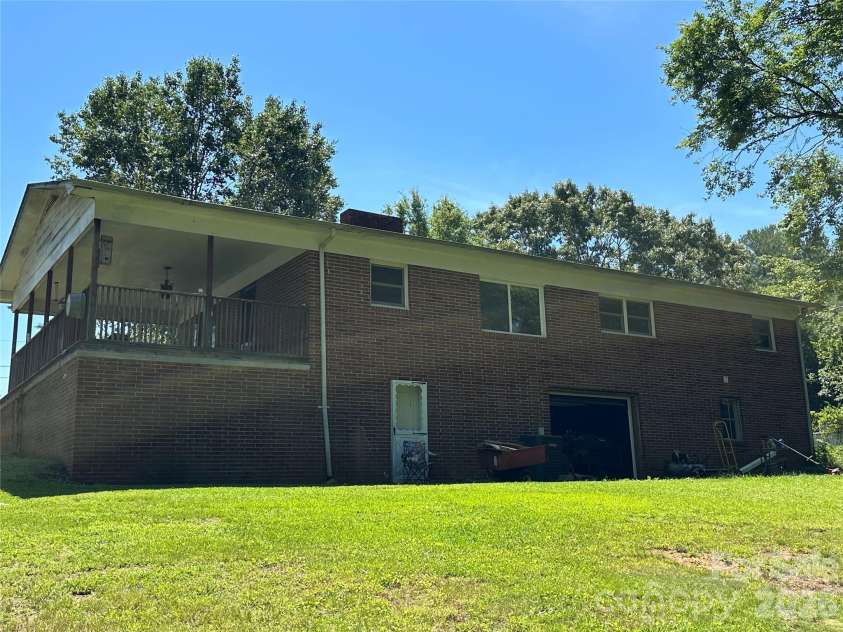 2939 Links Drive, Granite Falls, NC 28630.  MLS# CAR4389419, YatesRealty ID 28039. 