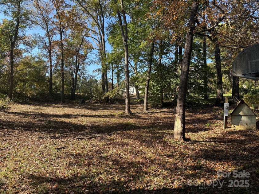 2202 Hillcrest Road, Dallas, NC 28034.  MLS# CAR4195984, YatesRealty ID 2804. 