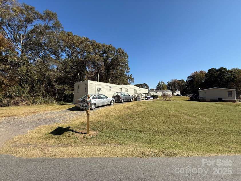 2202 Hillcrest Road, Dallas, NC 28034.  MLS# CAR4195984, YatesRealty ID 2804. 