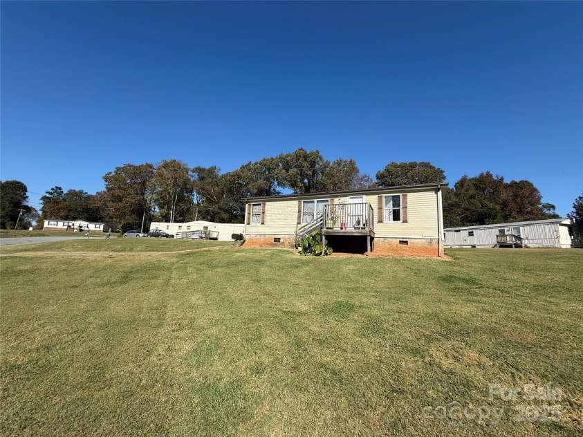 2202 Hillcrest Road, Dallas, NC 28034.  MLS# CAR4195984, YatesRealty ID 2804. 