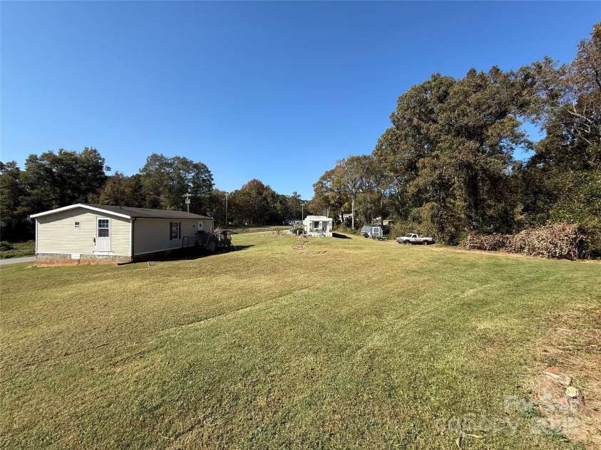 2202 Hillcrest Road, Dallas, NC 28034.  MLS# CAR4195984, YatesRealty ID 2804. 