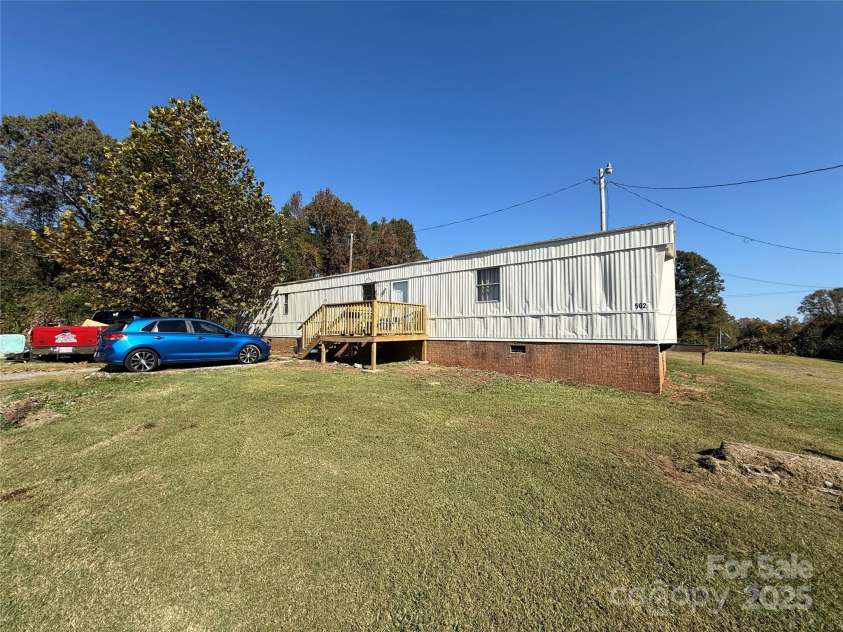 2202 Hillcrest Road, Dallas, NC 28034.  MLS# CAR4195984, YatesRealty ID 2804. 