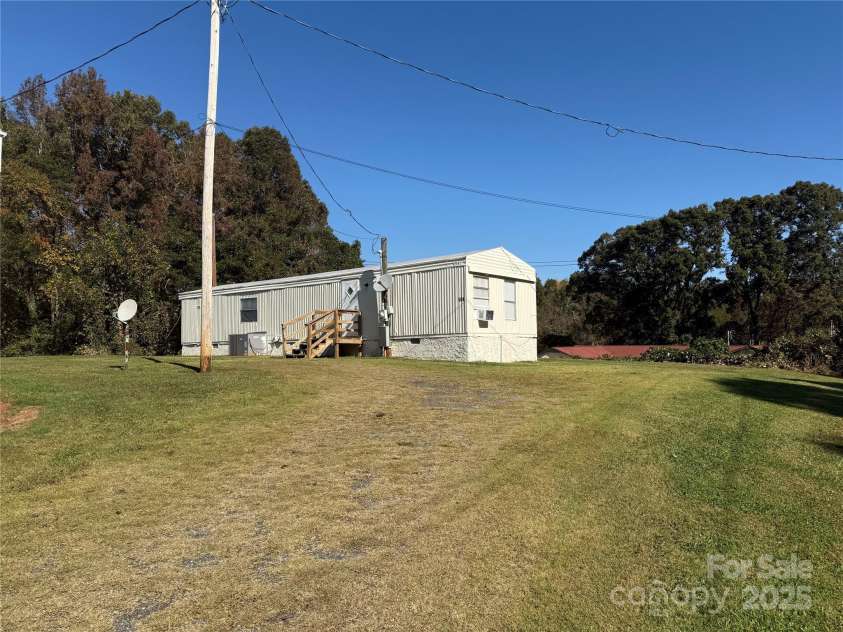 2202 Hillcrest Road, Dallas, NC 28034.  MLS# CAR4195984, YatesRealty ID 2804. 