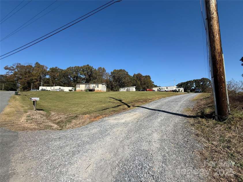 2202 Hillcrest Road, Dallas, NC 28034.  MLS# CAR4195984, YatesRealty ID 2804. 