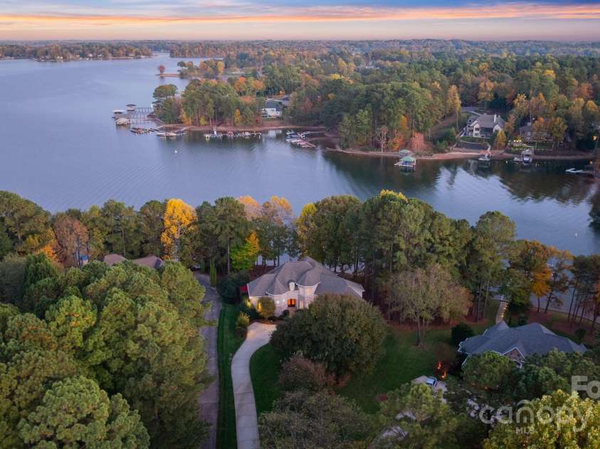 9225 Fair Oak Drive, Sherrills Ford, NC 28673.  MLS# CAR4319433, YatesRealty ID 2804. 