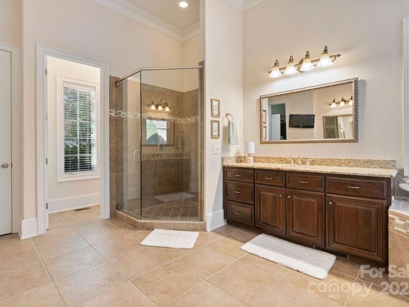 9225 Fair Oak Drive, Sherrills Ford, NC 28673.  MLS# CAR4319433, YatesRealty ID 2804. Primary Bath