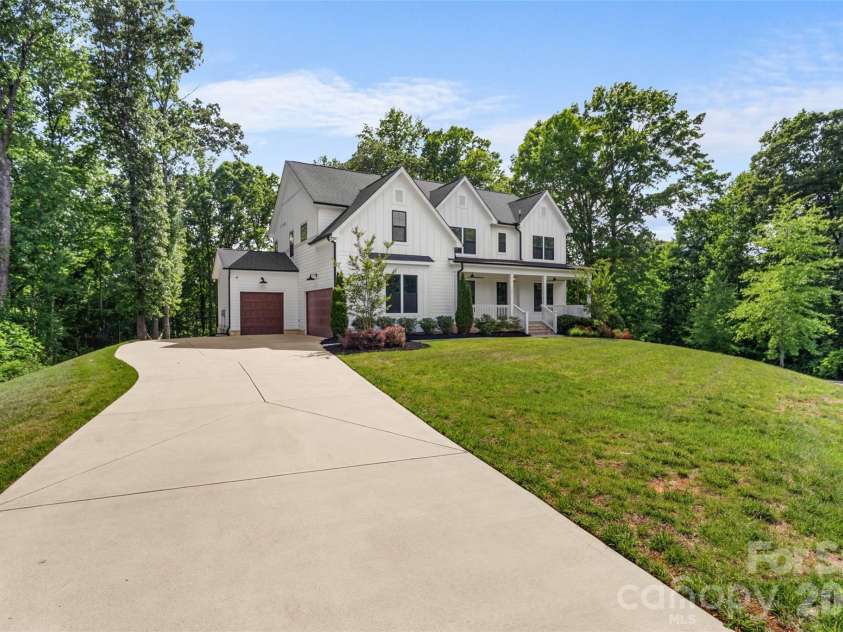 144 Walking Horse Trail, Davidson, NC 28036.  MLS# CAR4335910, YatesRealty ID 28040. 