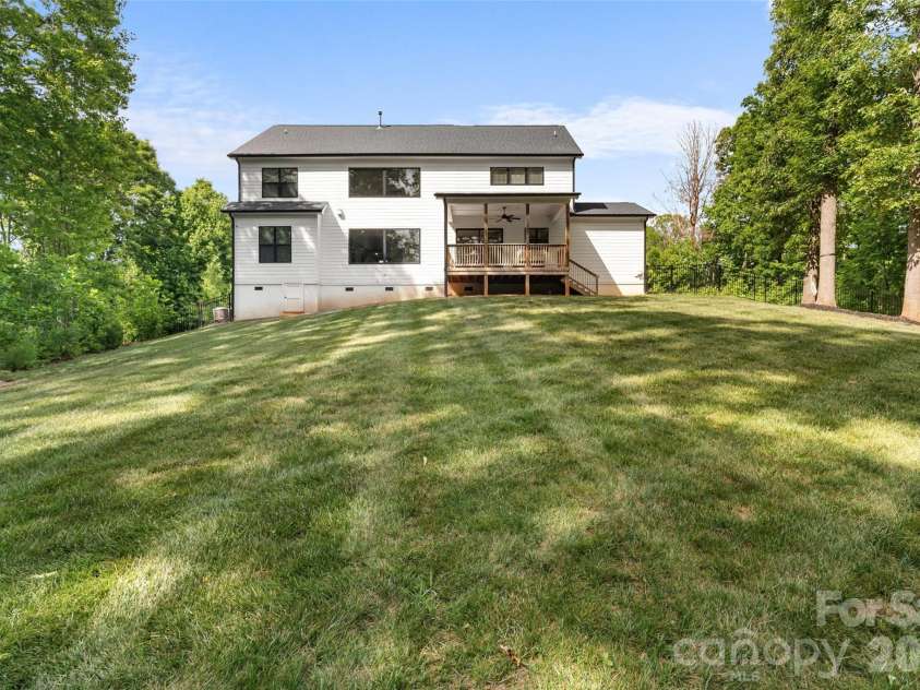 144 Walking Horse Trail, Davidson, NC 28036.  MLS# CAR4335910, YatesRealty ID 28040. 