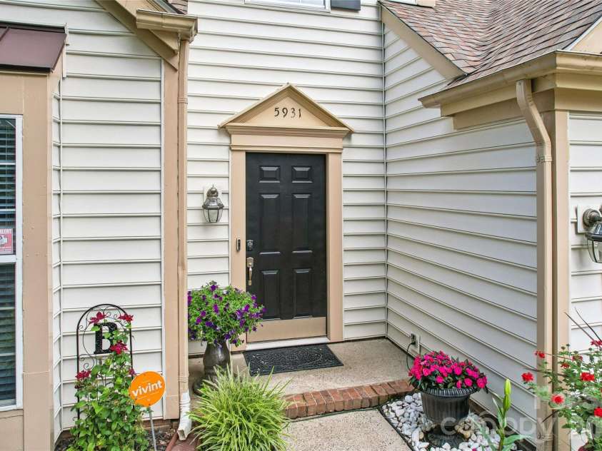 5931 Downfield Wood Drive, Charlotte, NC 28269.  MLS# CAR4385846, YatesRealty ID 28041. 
