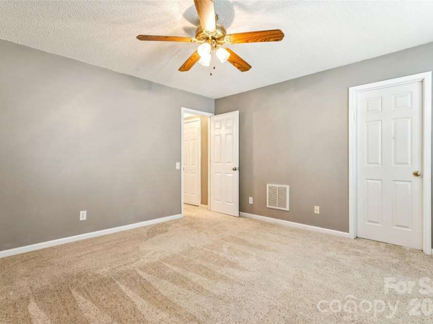 5931 Downfield Wood Drive, Charlotte, NC 28269.  MLS# CAR4385846, YatesRealty ID 28041. 