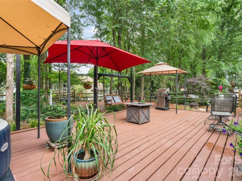 5931 Downfield Wood Drive, Charlotte, NC 28269.  MLS# CAR4385846, YatesRealty ID 28041. 