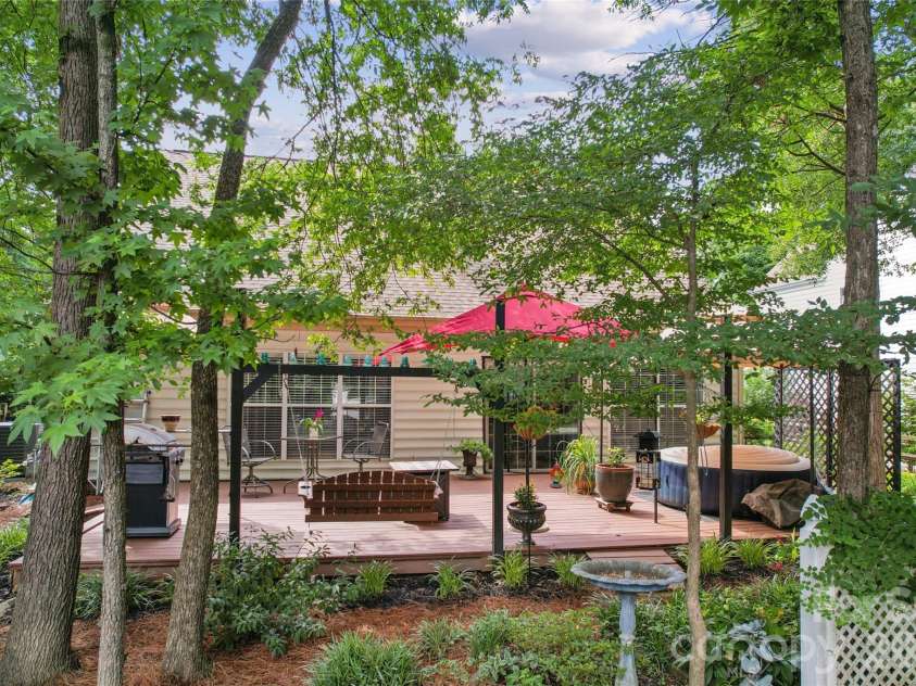 5931 Downfield Wood Drive, Charlotte, NC 28269.  MLS# CAR4385846, YatesRealty ID 28041. 