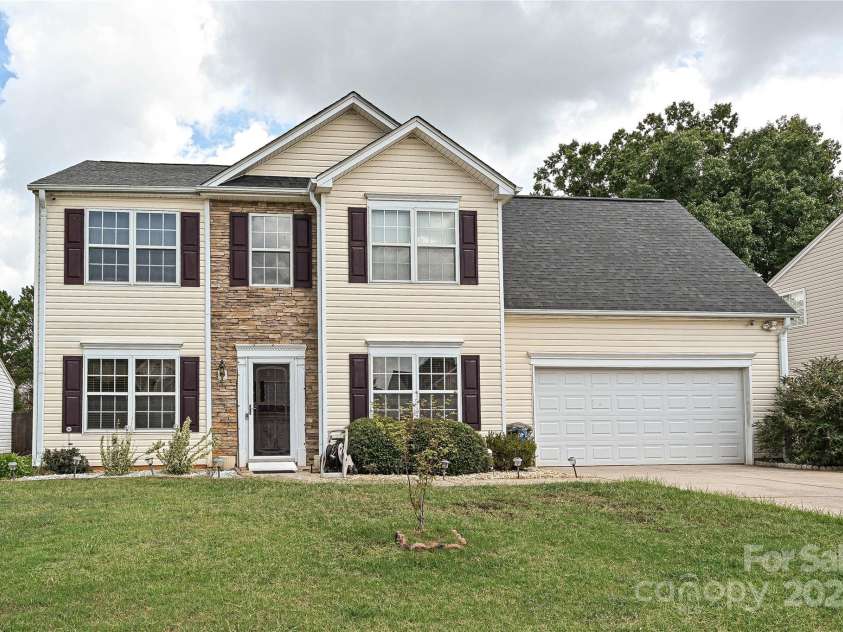 12015 Chantress Lane, Charlotte, NC 28215.  MLS# CAR4285521, YatesRealty ID 28042. 