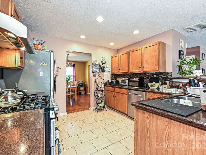 12015 Chantress Lane, Charlotte, NC 28215.  MLS# CAR4285521, YatesRealty ID 28042. 