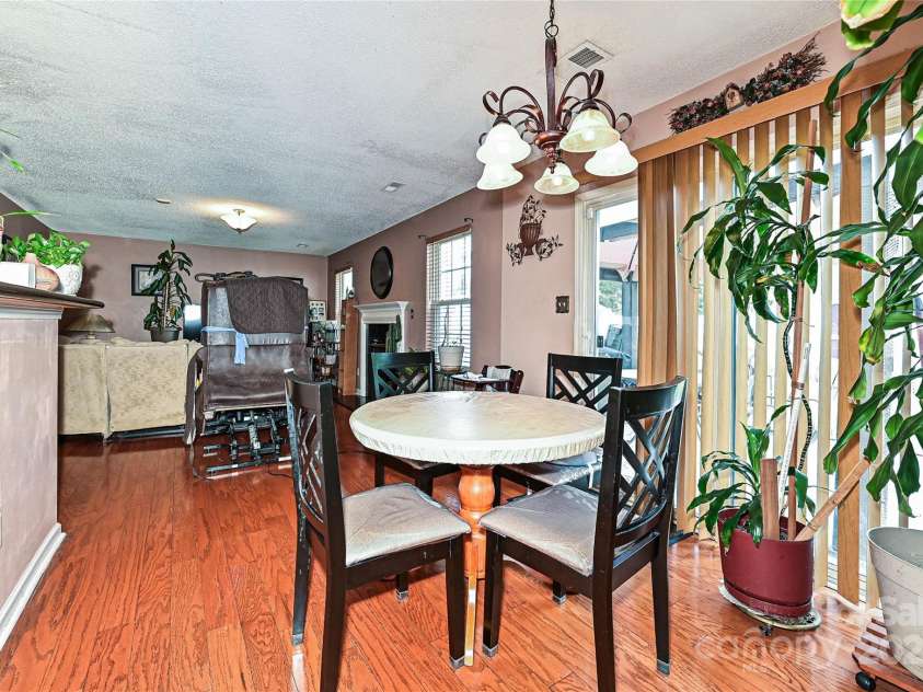 12015 Chantress Lane, Charlotte, NC 28215.  MLS# CAR4285521, YatesRealty ID 28042. 
