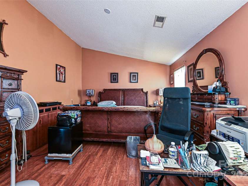 12015 Chantress Lane, Charlotte, NC 28215.  MLS# CAR4285521, YatesRealty ID 28042. 