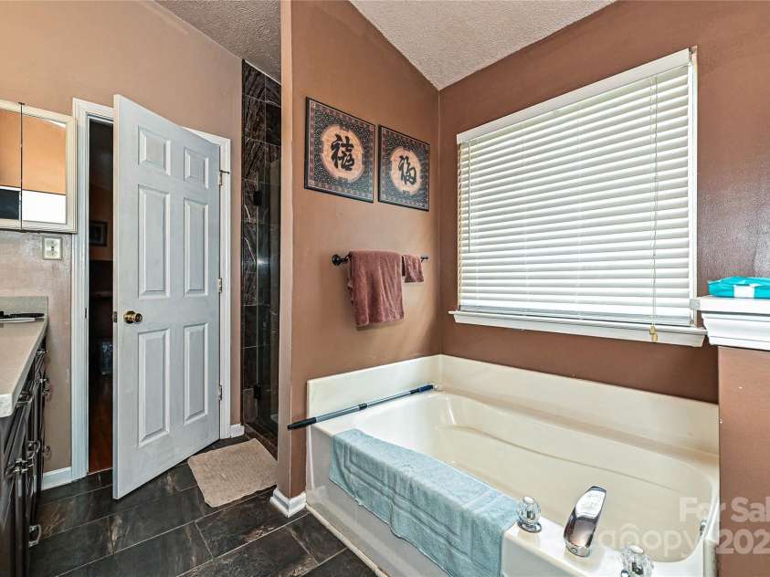 12015 Chantress Lane, Charlotte, NC 28215.  MLS# CAR4285521, YatesRealty ID 28042. 