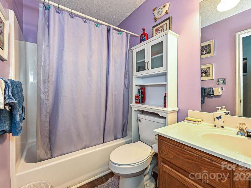 12015 Chantress Lane, Charlotte, NC 28215.  MLS# CAR4285521, YatesRealty ID 28042. 