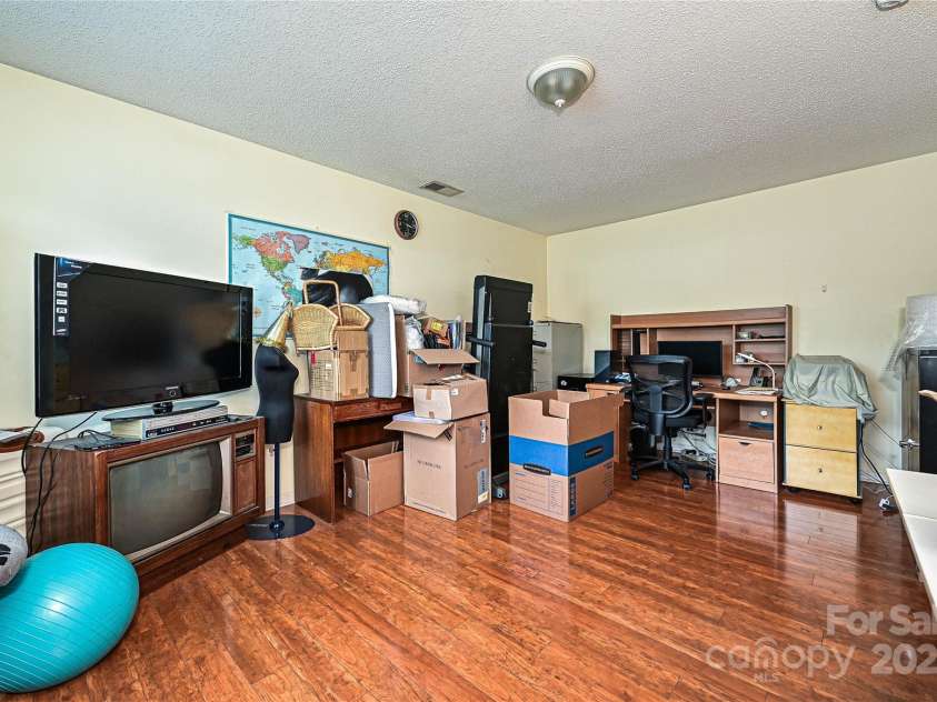 12015 Chantress Lane, Charlotte, NC 28215.  MLS# CAR4285521, YatesRealty ID 28042. 