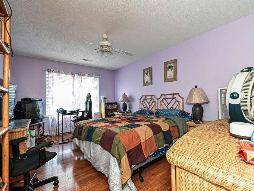 12015 Chantress Lane, Charlotte, NC 28215.  MLS# CAR4285521, YatesRealty ID 28042. 