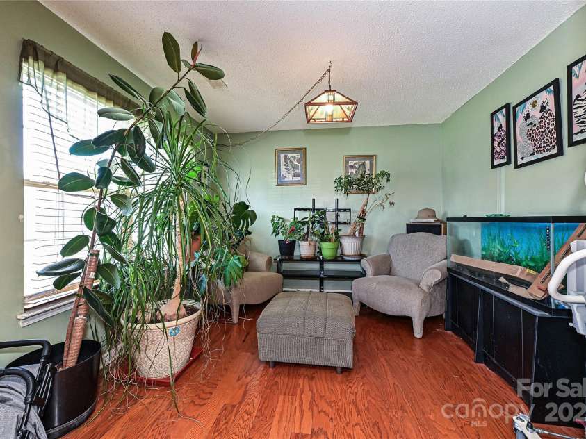 12015 Chantress Lane, Charlotte, NC 28215.  MLS# CAR4285521, YatesRealty ID 28042. 