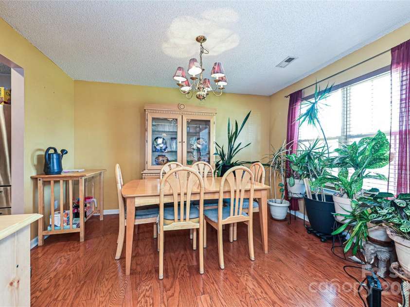 12015 Chantress Lane, Charlotte, NC 28215.  MLS# CAR4285521, YatesRealty ID 28042. 