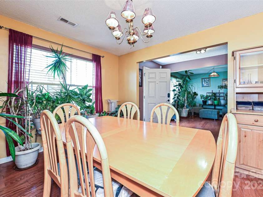 12015 Chantress Lane, Charlotte, NC 28215.  MLS# CAR4285521, YatesRealty ID 28042. 